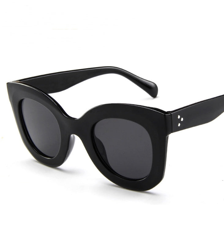 “Women’s Cat Eye Sunglasses – Fashionable UV Protection Eyewear” 🕶️✨ - GM Traders